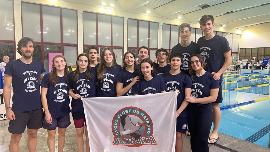 NATAÇÃO PURA - AMINATA CONQUISTA 1º LUGAR